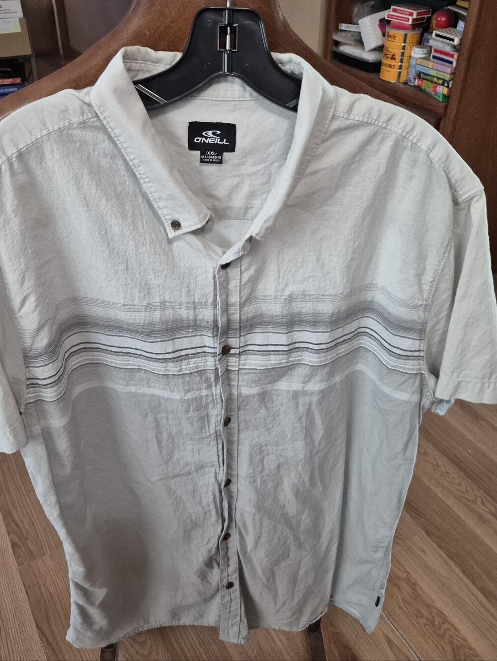 O'Neill Men's Short-Sleeve Button-Down Shirt in Light Gray with Subtle Stripe